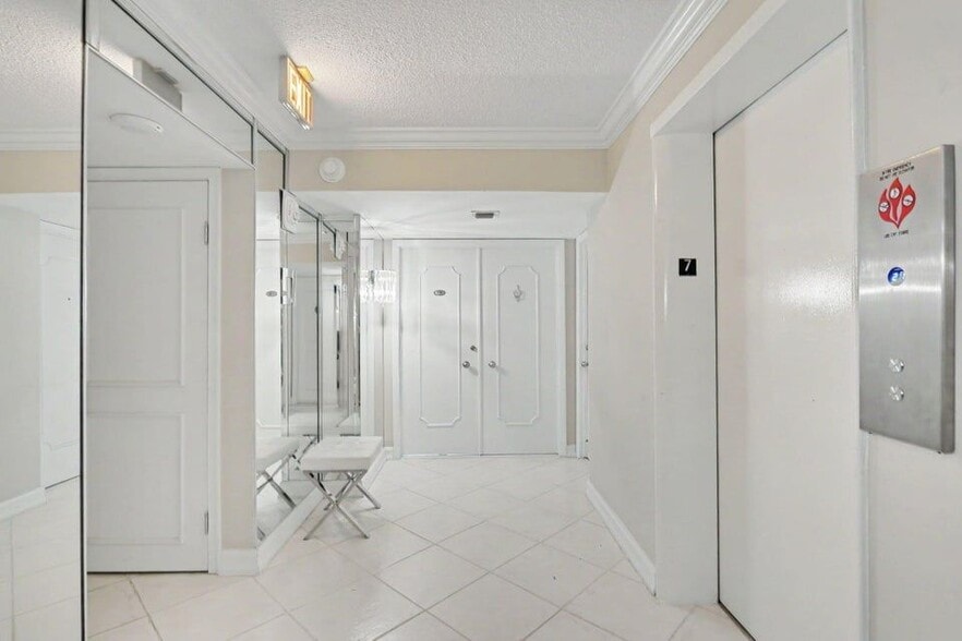 Building Photo - 4280 Galt Ocean Dr