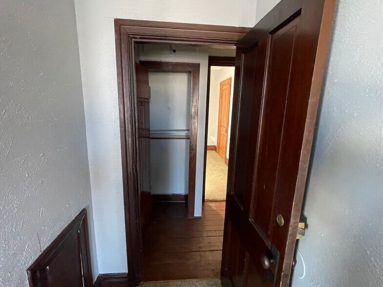 Building Photo - 156 S Broad St