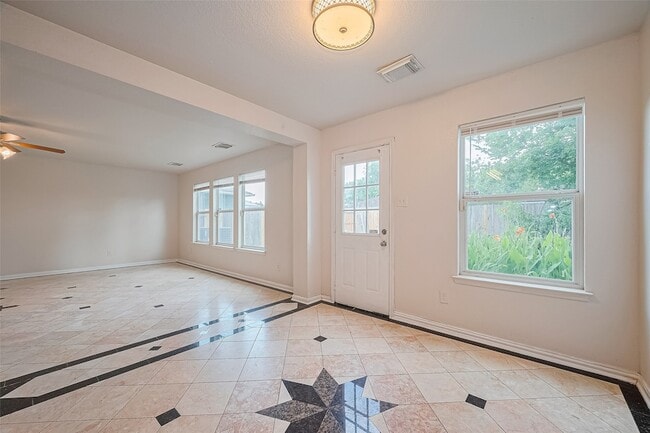 Building Photo - 12927 Pale Ivy Ln