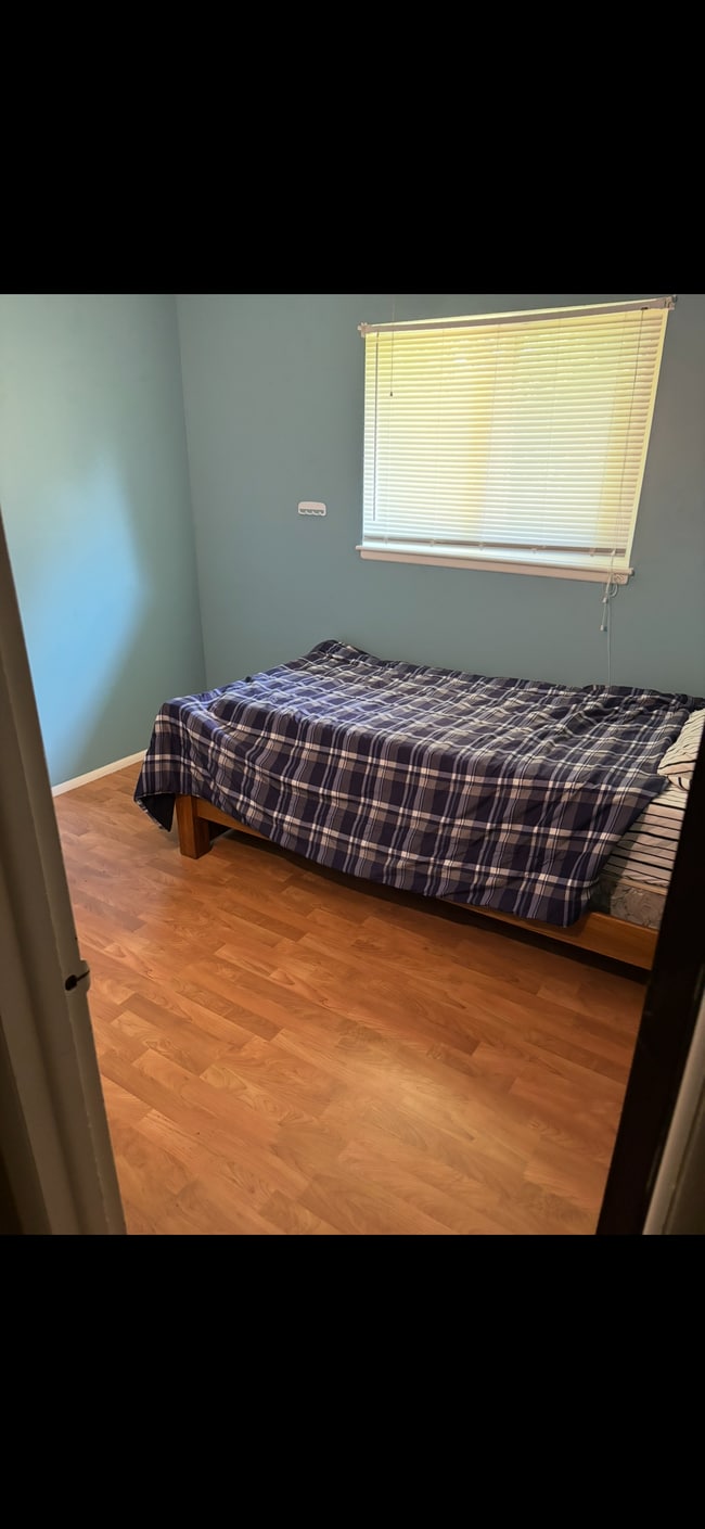 Building Photo - 747 G Ave W