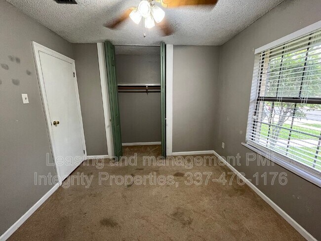 Building Photo - 107 Village Ln