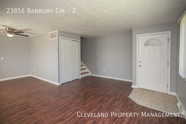 Building Photo - Updated 3 Bedroom Banbury Condo