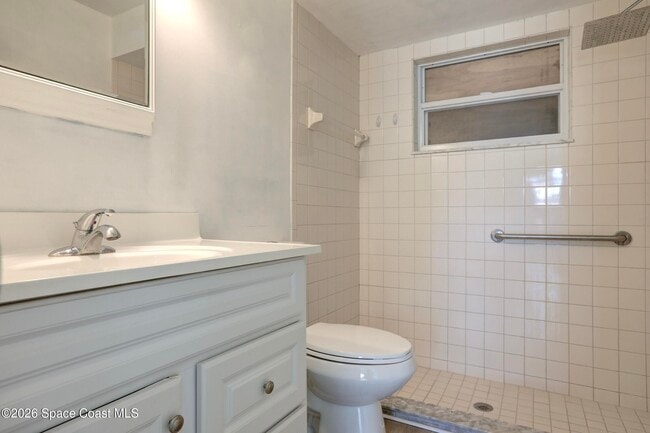 Building Photo - 243 Dickens Ave