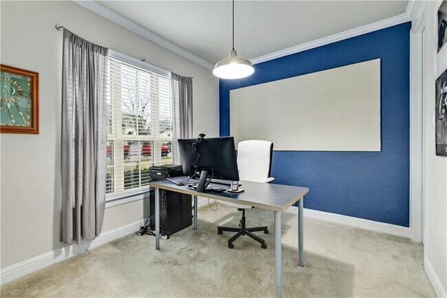 Building Photo - 6825 Leonardo Dr