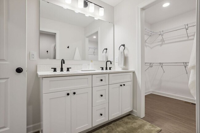 Building Photo - Model 3 Bedroom Town Home