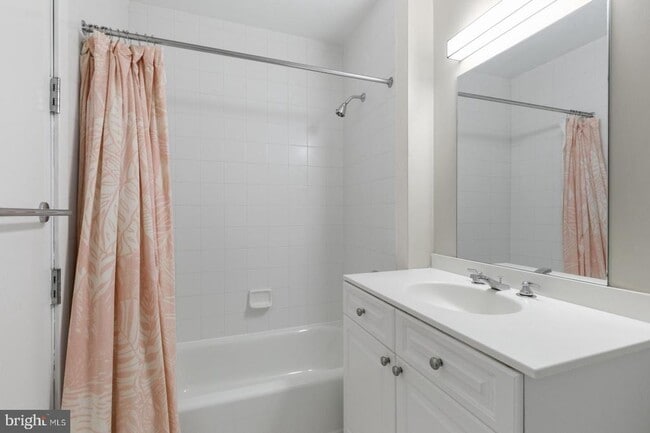 Building Photo - 1900 Hamilton St