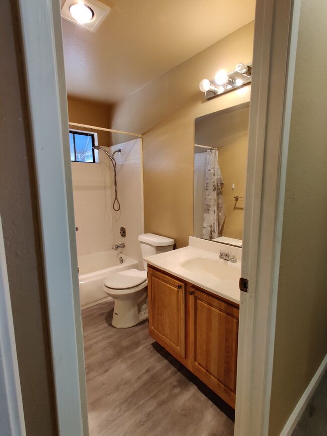 Building Photo - Beautiful  2 beds and 2 baths condon locat...