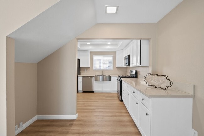 Building Photo - 989 W Imperial Hwy