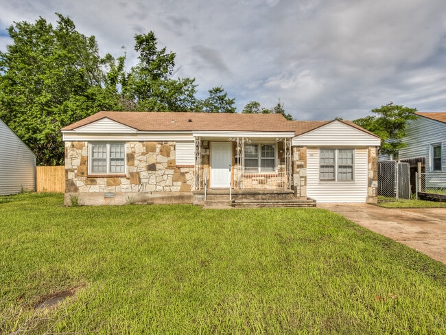 Primary Photo - 2121 June Ln