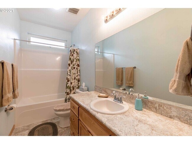 Building Photo - Bright and Beautiful 3/2 in Seabird Village!