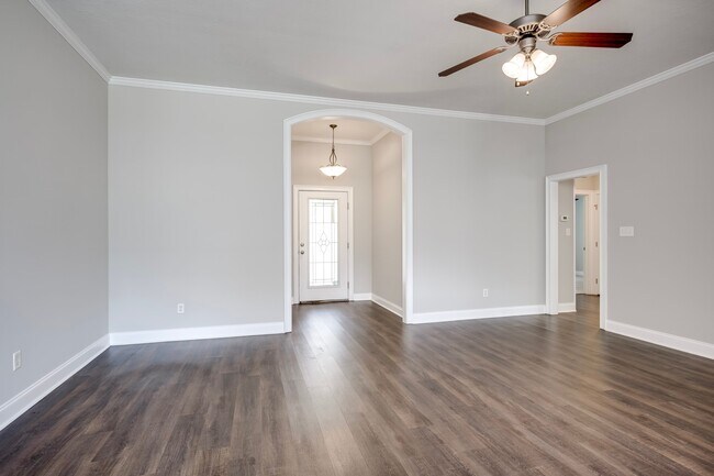 Building Photo - 812 Paisley Lane