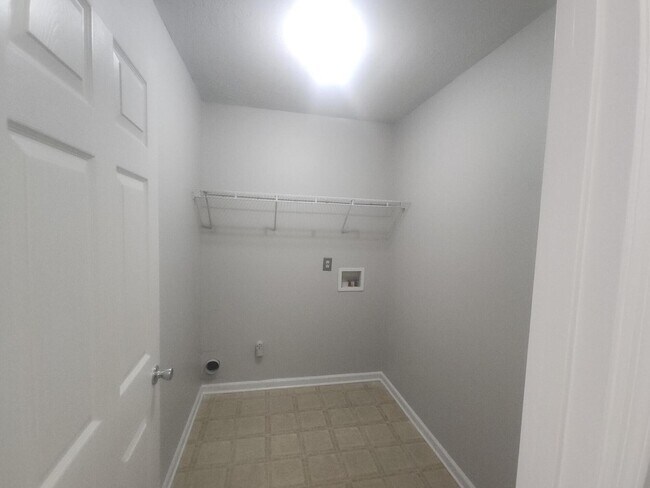 Building Photo - 789 Michelle Ct