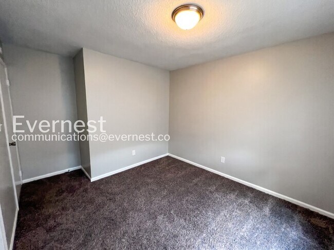 Building Photo - 3-Bed/2-Bath Home/ Pet Friendly/Voucher Accepted/ Available Soon!