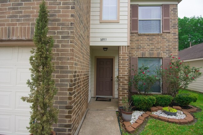 Building Photo - 16933 Scenic Knoll