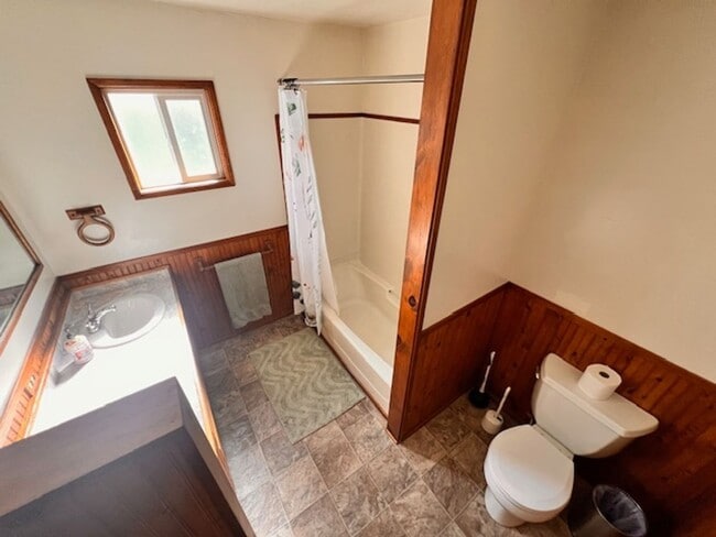 Building Photo - 2164