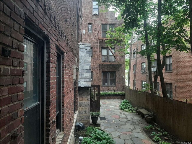 Building Photo - 1 Hillside Ave