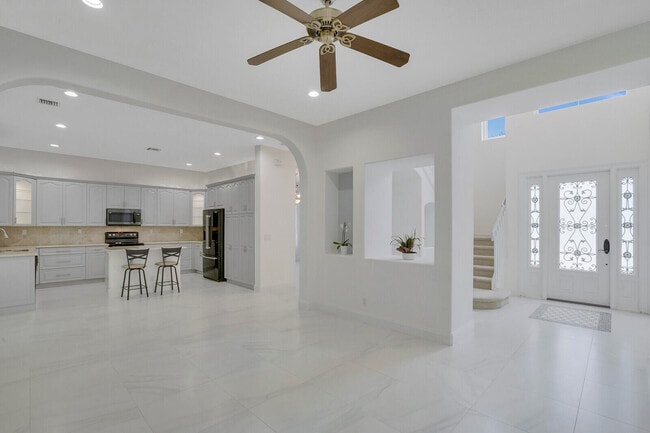 Building Photo - 6164 C Durham Dr