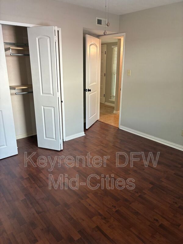 Building Photo - 3801 Hackberry Ln