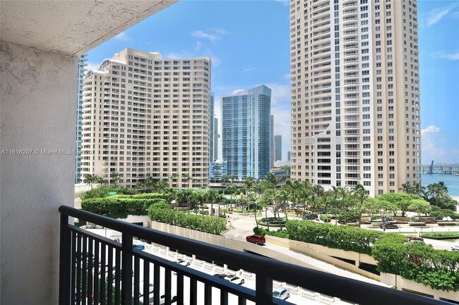 Building Photo - 540 Brickell Key Dr