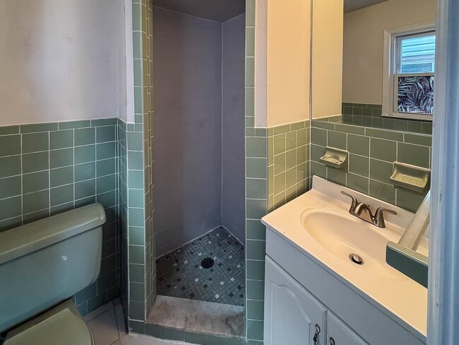 Building Photo - 513 AVENUE C