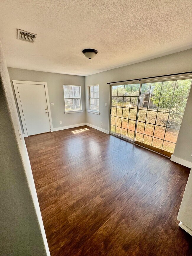 Building Photo - 408 W Luce St