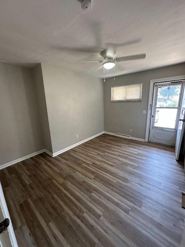 Building Photo - 4910 Lewis Ave