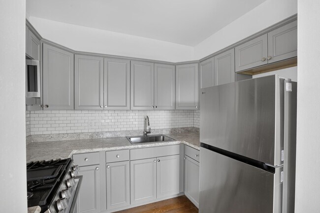 Building Photo - 540 Bramhall Ave