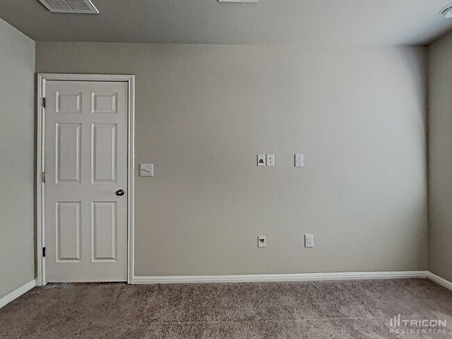 Building Photo - 5343 Marsh Ln
