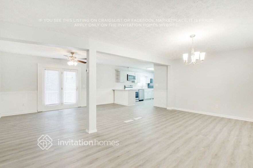 Building Photo - 7280 Hollyhock Dr