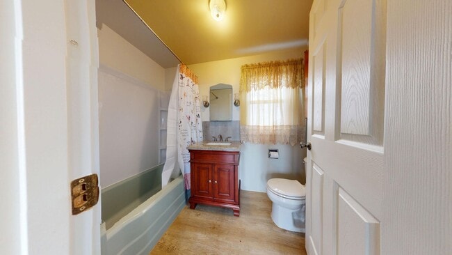 Building Photo - Country home in Willard!