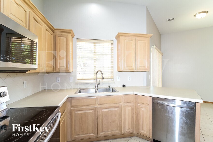 Building Photo - 732 Taber Ln