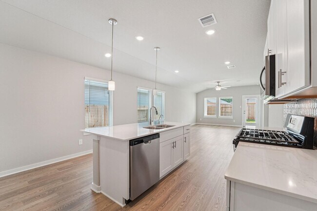 Building Photo - 16691 Sterling Clf St