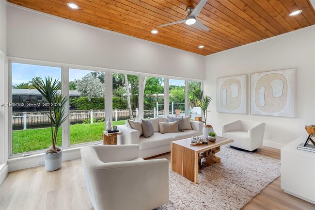 Building Photo - 2621 SW 19th St