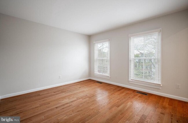 Building Photo - 420 Cook St