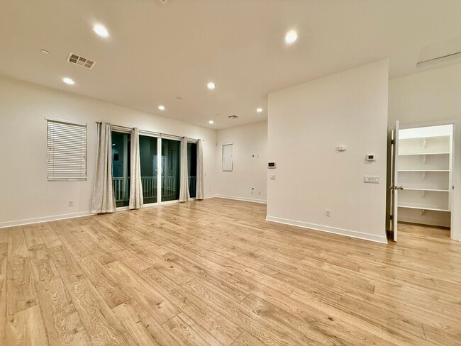 Building Photo - 8315 N Peyton Way