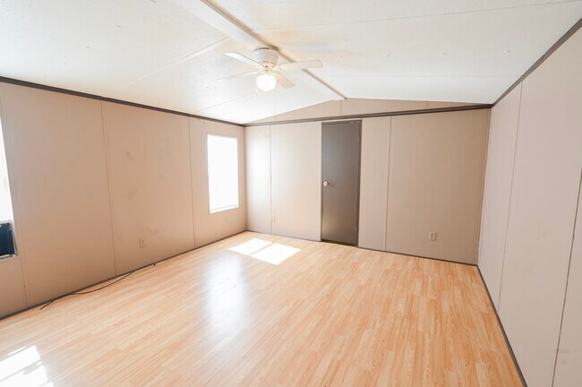 Building Photo - 167 Deer Run