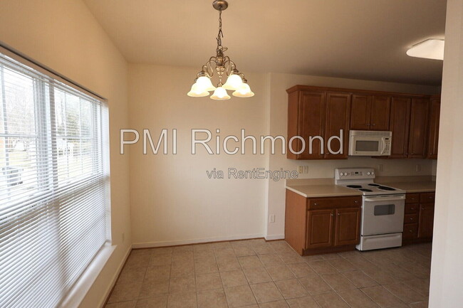 Building Photo - 5805 Park Creste Dr