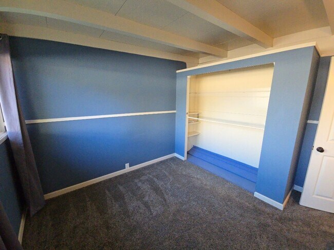 Building Photo - 4BR/2BA South Eureka Home!