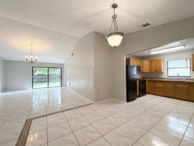 Building Photo - Great 3 BR home ~ Fenced Back Yard ~ A-Rated Oviedo Schools