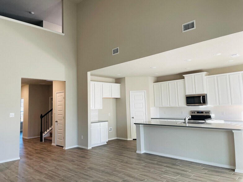 Building Photo - 10032 Adams Ln