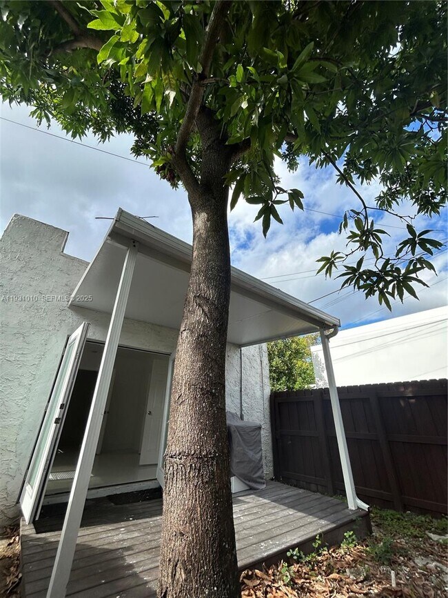 Building Photo - 551 NW 41st St