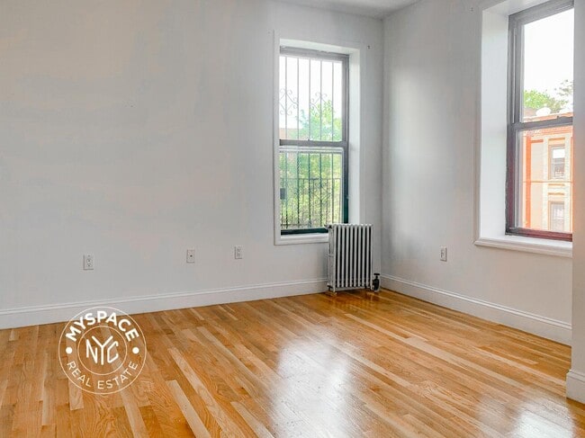 Building Photo - 330 Lewis Ave