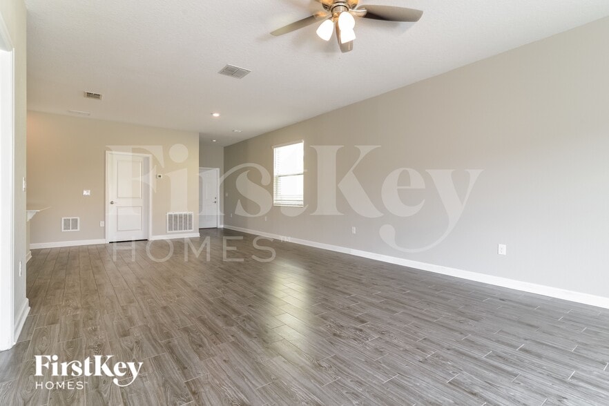 Building Photo - 1320 Oak Crest St