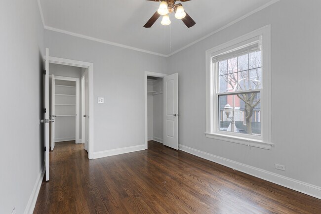 Building Photo - 1100 W Glenlake Ave