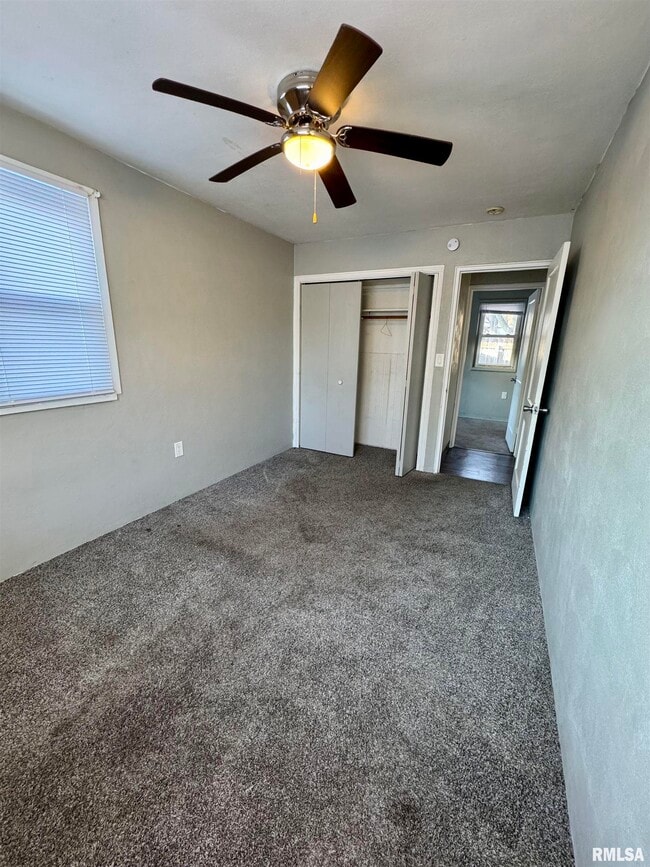 Building Photo - 902 39th St Ct