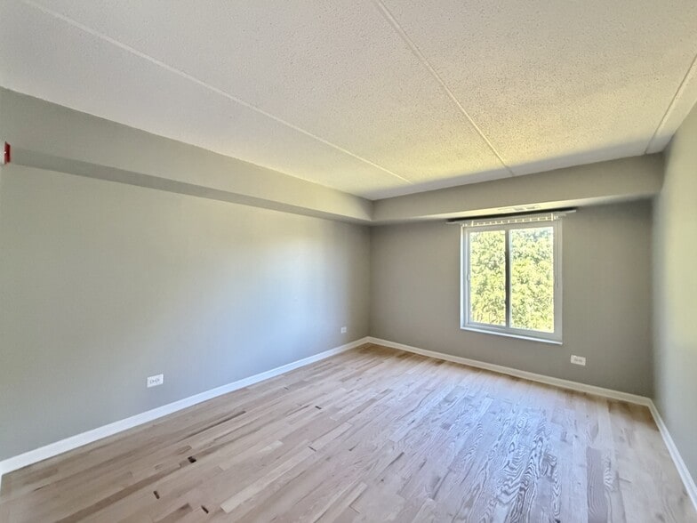 Building Photo - 525 N Quentin Rd