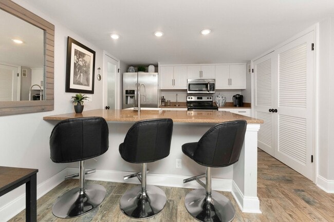 Building Photo - Chalet by the Sea SHORT OR LONG TERM RENTAL