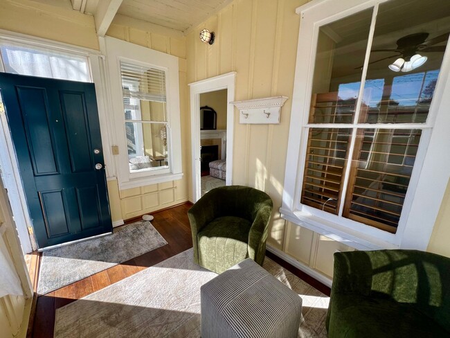 Building Photo - Charming 2 bedroom home in Pacific Grove!