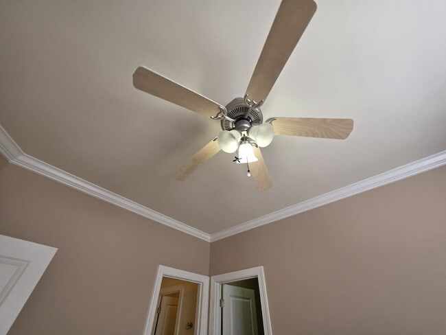 Building Photo - Spacious 4-Bedroom Home for Rent in Kings ...