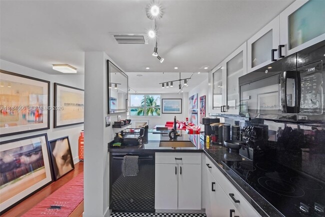 Building Photo - 650 West Ave